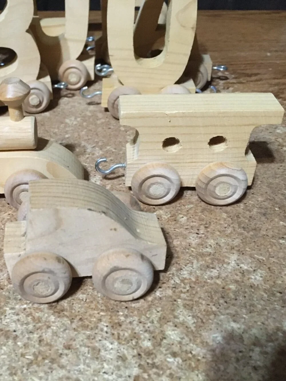 17 PIECE WOODEN TRAIN LOT BOWLING CHICAGO BULLS BASKETBALL LETTERS ENGINE CAR